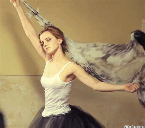 emma watson nu|Emma Watson poses TOPLESS and flashes her body for totally。